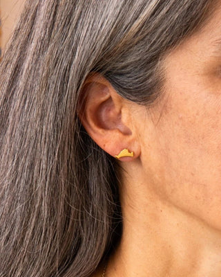Martha's vineyard stud earrings in 14k gold vermeil on a womans ear