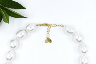 Detail of Gold Clasp and Extender Chain for Handmade Chunky Pearl Necklace in White with Gold Clasp