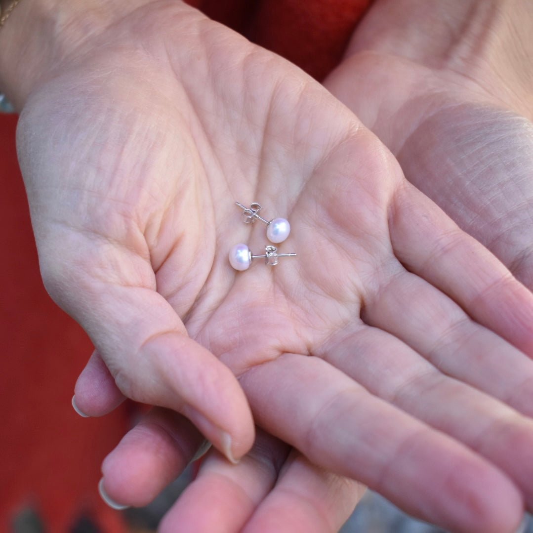 Sterling Silver 5mm Freshwater Pearl Stud Earrings Sterling Silver 5mm Freshwater Pearl Stud Earrings